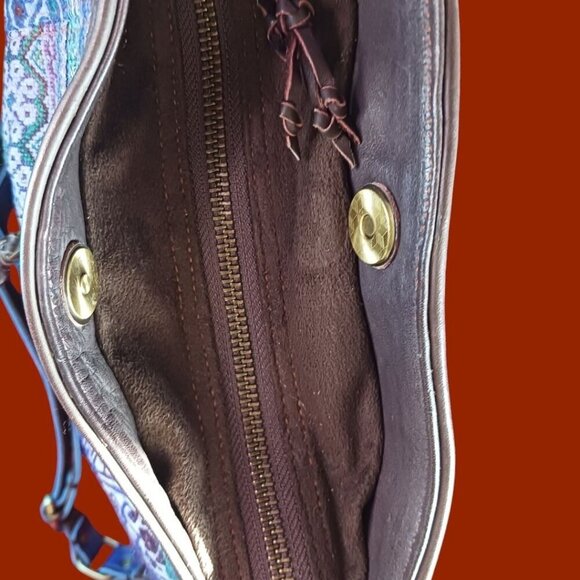 Bohemian Chic Embroidery Crossbody Bag With Adjustable Strap & Zipper Closure - Picture 4 of 10